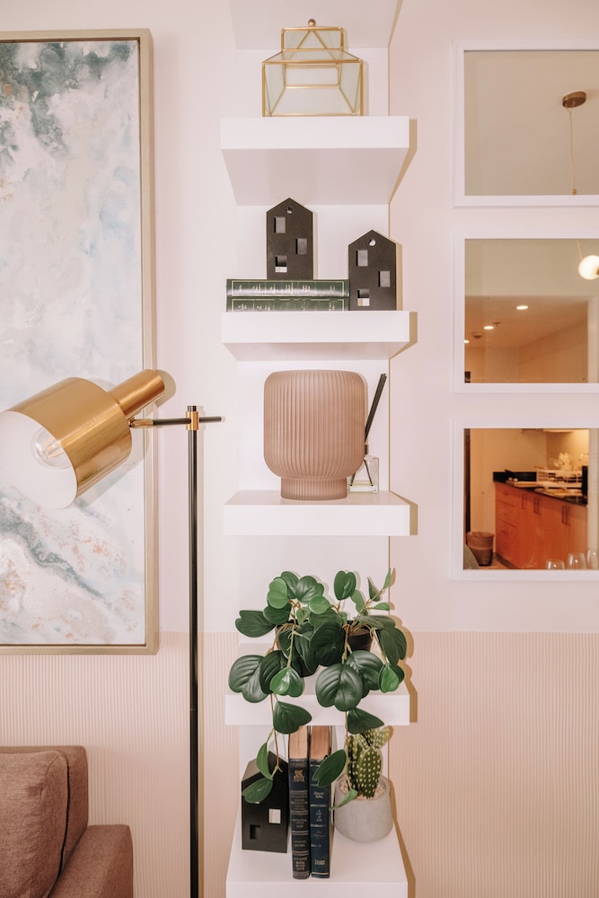 A Luxurious 1BR Apartment