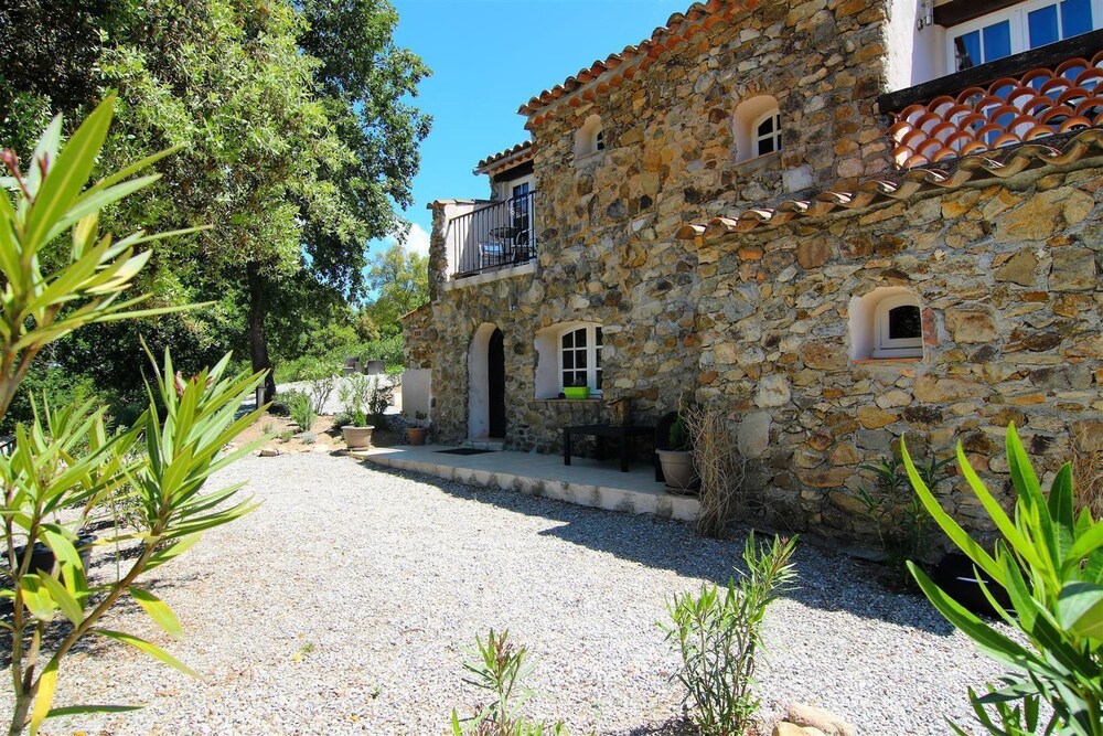 Hameau des Claudins view 2