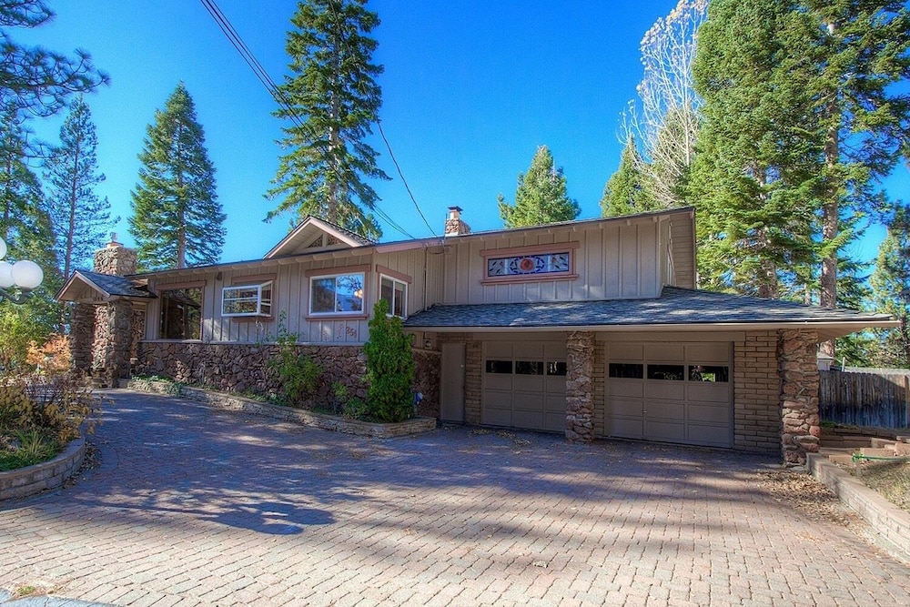 Cheyenne Chalet 4 Bedroom Home by RedAwning - Property Image 2