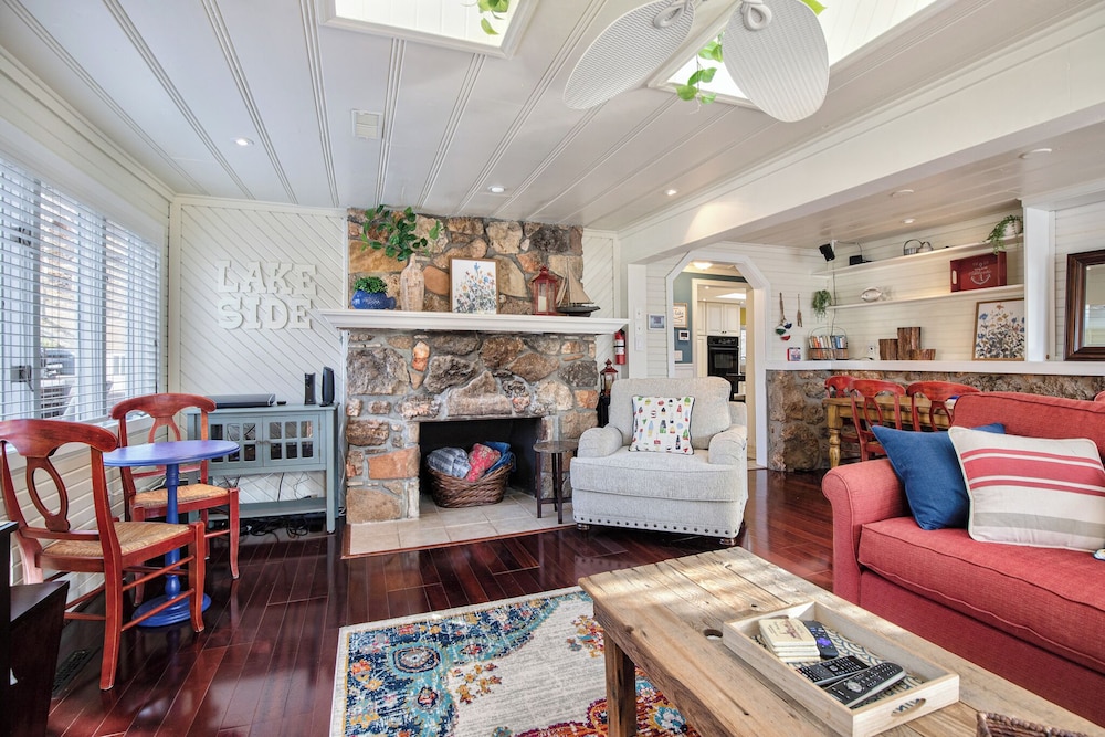 Lakefront Oasis With Skylights & Covered Boat Slip For Extra Adventure