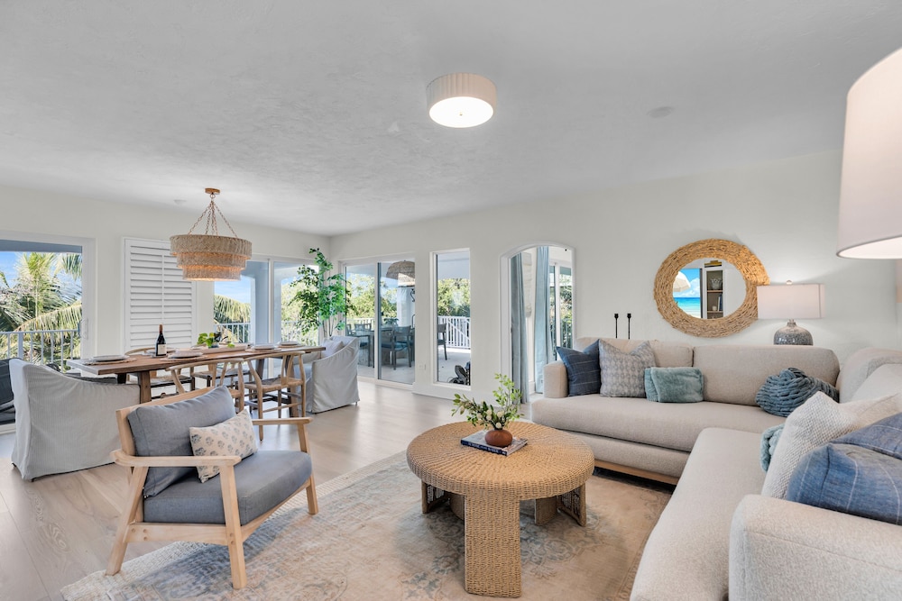 New Listing! Reel Joy Waterfront Luxe With Pool And Private Dock 4 Bedroom Home