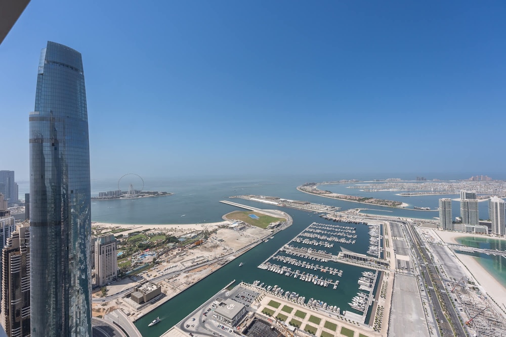 Luxurious 2-bedroom Apartment Perfect for Families in Dubai Marina