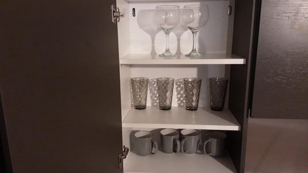 Apartment - Sleeps 4, Pets Allowed & Parking