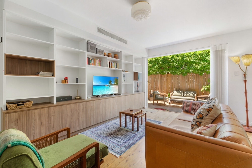 Spacious Stay Near Shops & Cafes in Marrickville