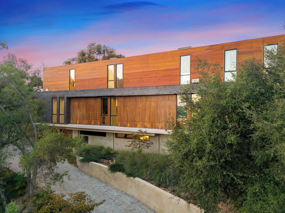 Oak Pass Manor: Indoor-outdoor Luxury With Pool, Sauna & Panoramic Views