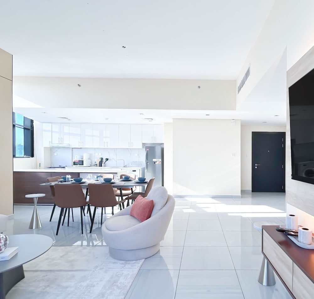 Stylish 1BR With Balcony City Views O2 Tower, JVC