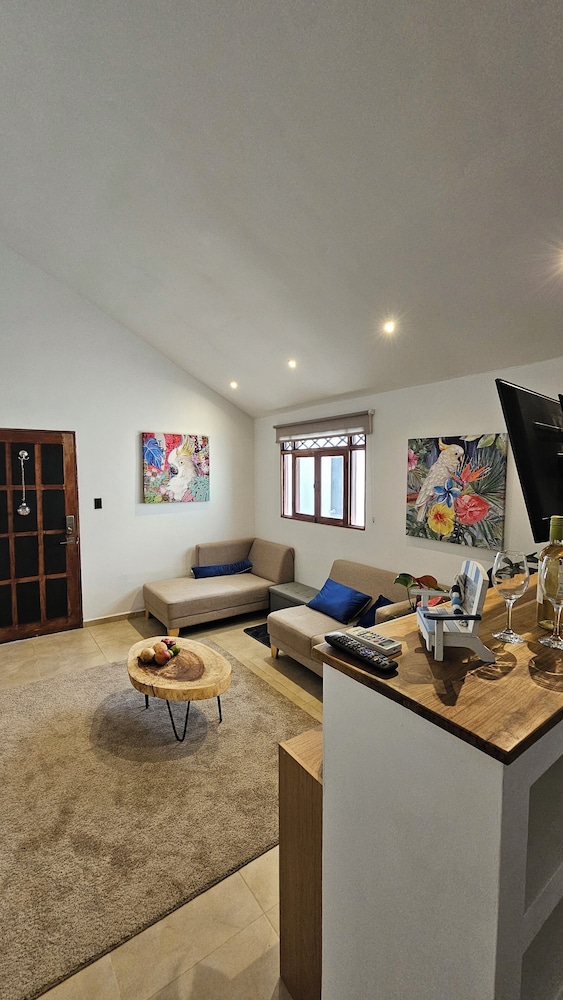 Zoa Villas - 2 minutes to the beach