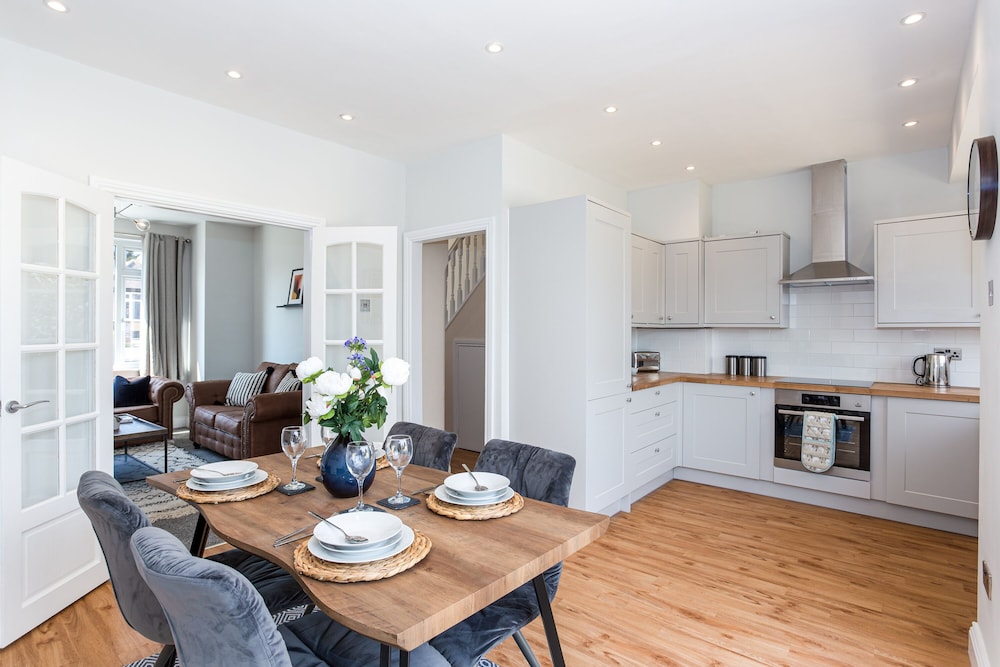 The Carlton by Sorted Stay view 5
