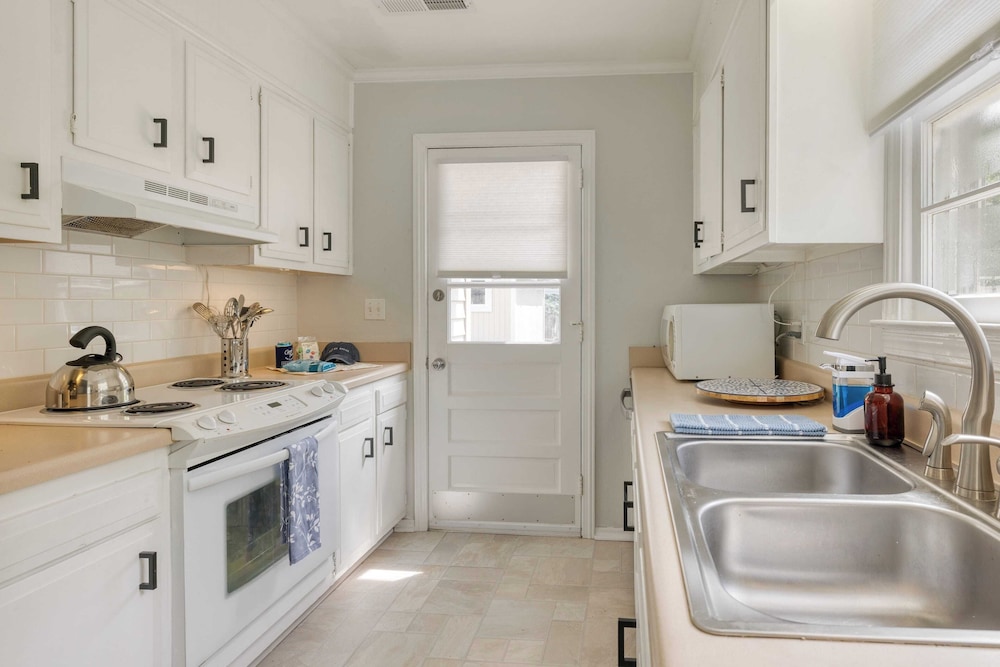 Arsenal Buyout by Avantstay 2 Homes Near Sullivans Island w/ Outdoor Dining