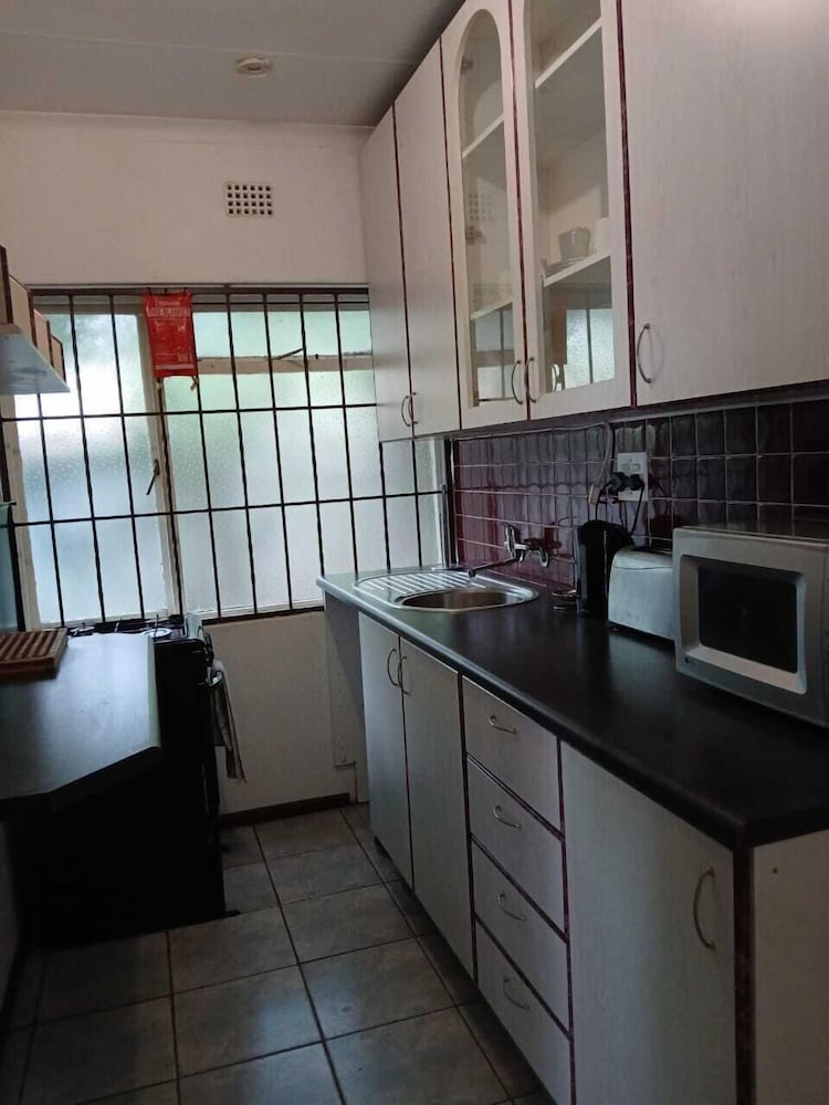 Oaktree Guest House