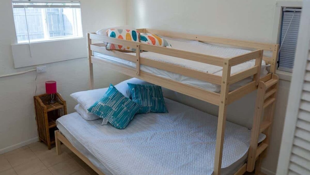 Fun Retro Island Vibe Sleeps 17 Beach 1 Block 4 Bedroom Home