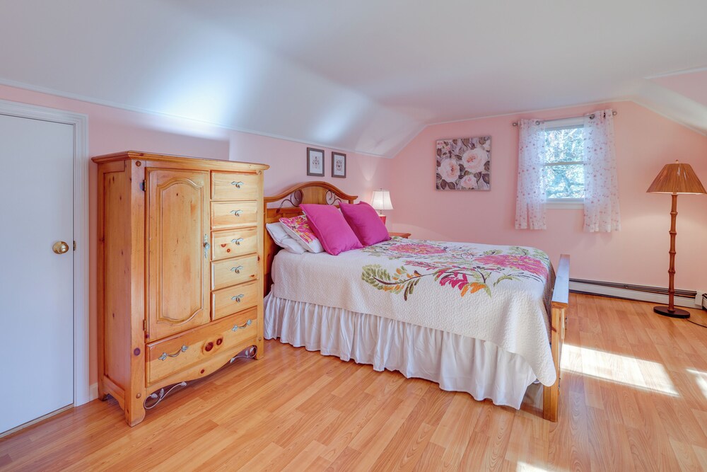 6 Mi to Beach: Home w/ Deck in Brewster!