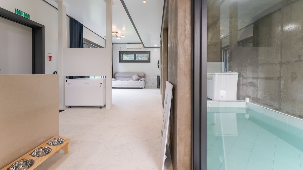 Taean Aloha Oe Pet Pool Villa