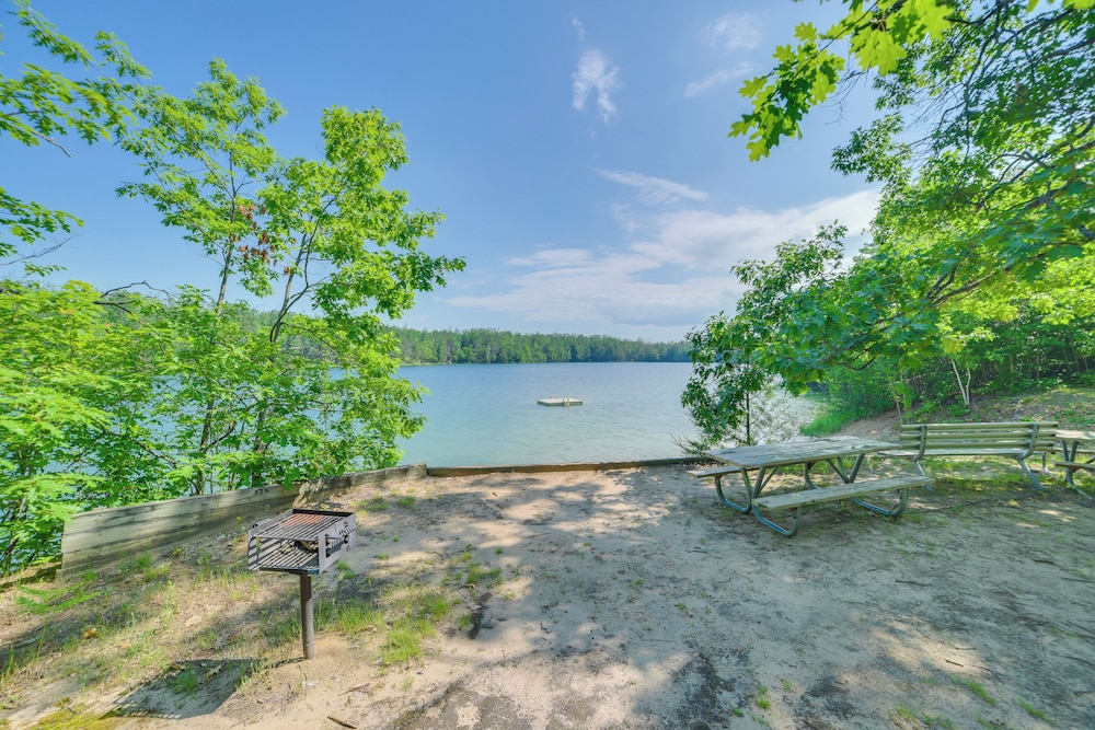 Indoor Pool Access: Cabin in Lakes of the North!