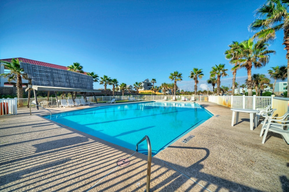 Rise N Beach by Avantstay Beachfront w Pool