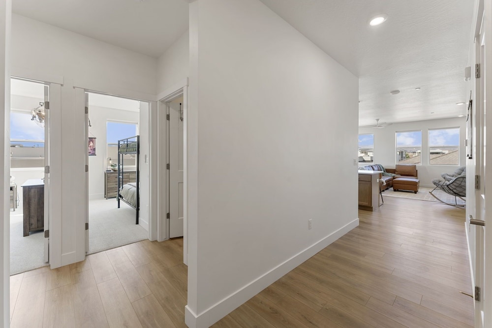 St. Gorgeous 3 Bedroom Condo