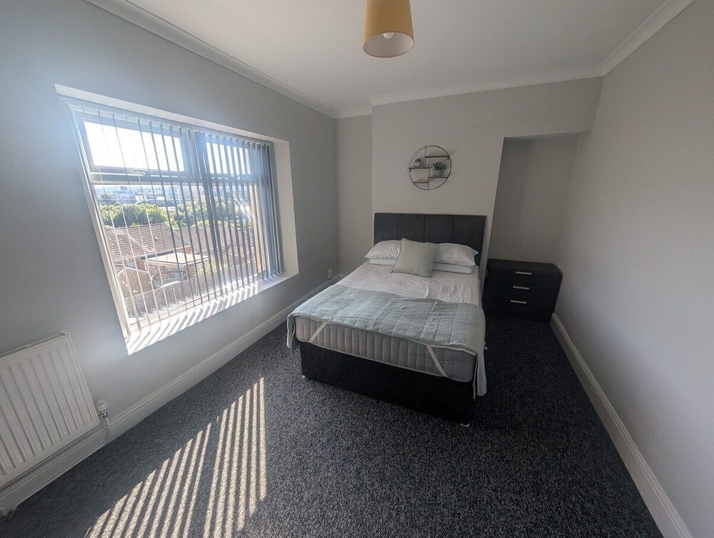 Comfortable 3 Bedroom House With Easy City Access