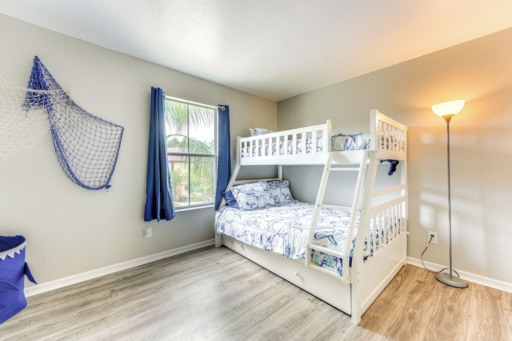 9 Mi to Disney: Gated Resort Escape w/ Pool Access