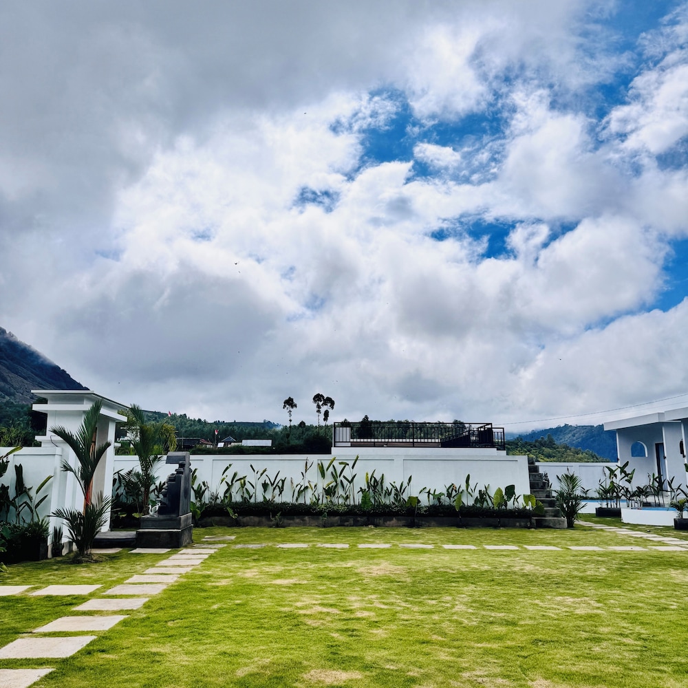 The Vici Batur Villa & Restaurant