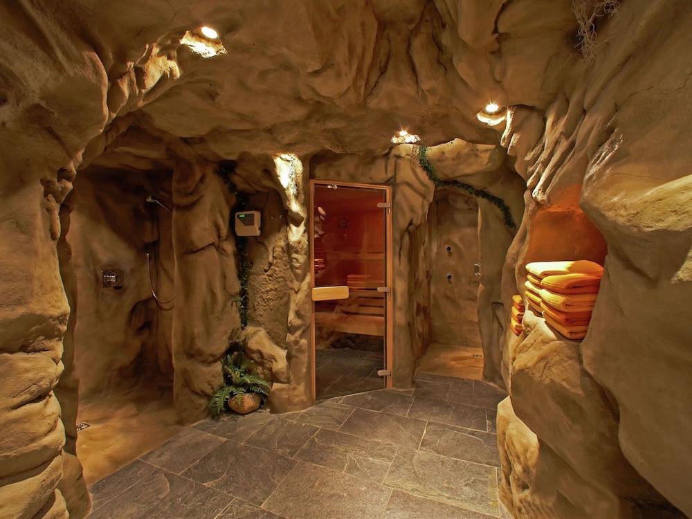 Posh Mansion in Sankt with 2 Saunas, Whirlpool, Hot Tub view 5