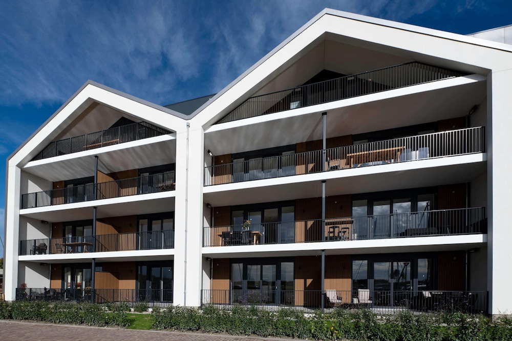 Stylish Marina Loft W/balcony