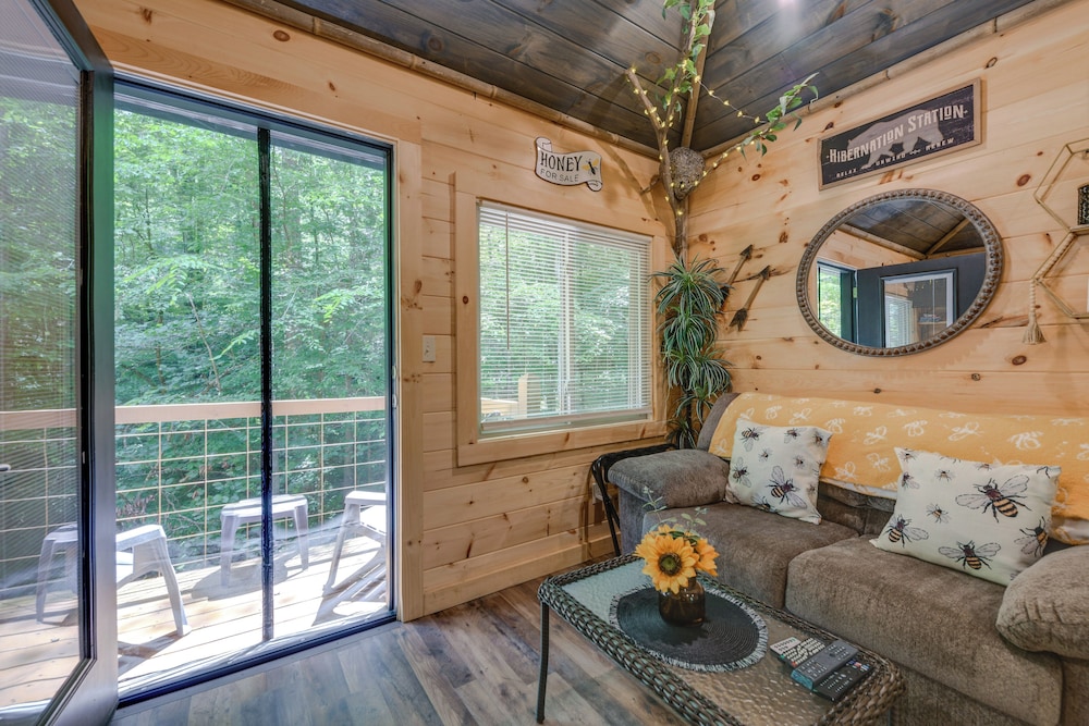 Fire Pit: Tree-lined Gem in Cosby