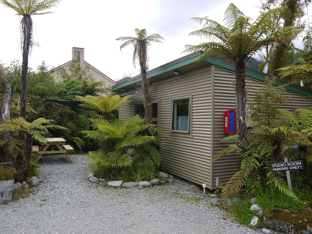 Central Franz Josef Cabins and Flats view 2