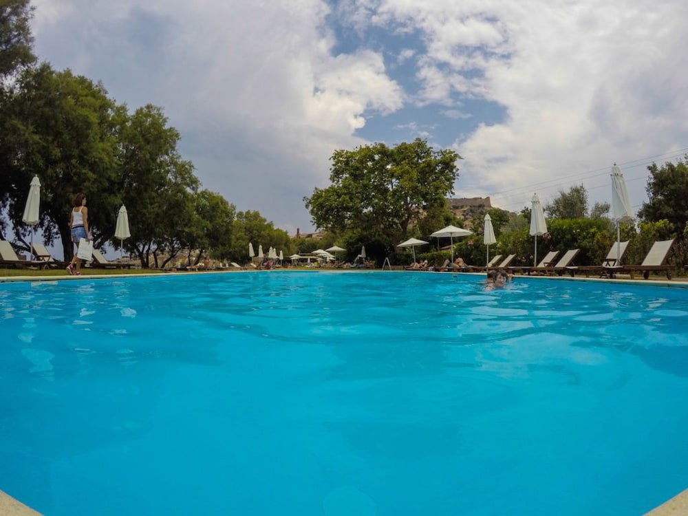 Olive Press Hotel & Apartments
