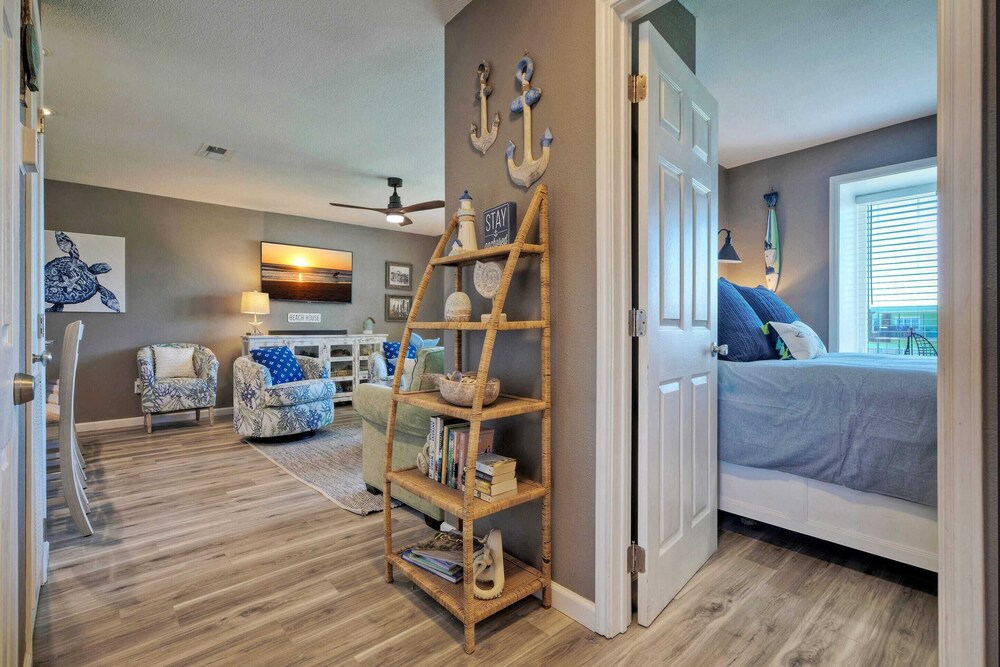 Steps to Sandfest 2 Condos in Beachfront Complex w/ Pool, Pickleball/tennis
