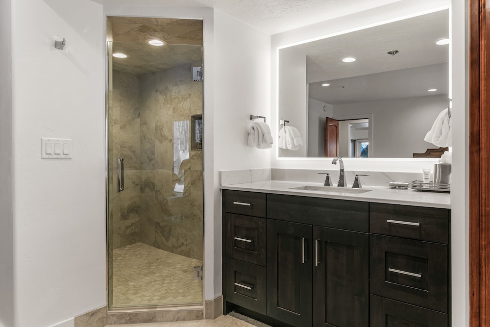 Queen Esther at Deer Valley Resort - Four Bedroom Condo with Hot Tub #2348 4 Condo