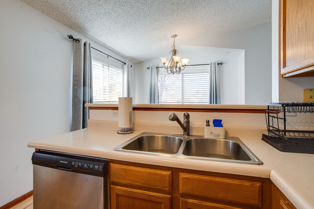 Patio, Grill, Yard: Pet-friendly Denver Home!