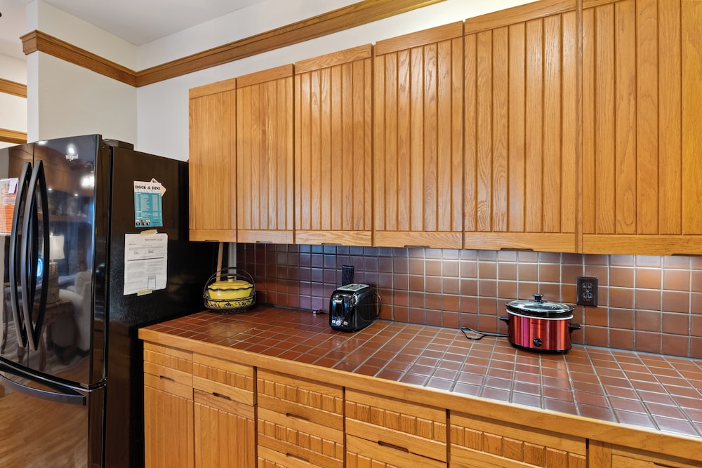 Stunning Lake Views, Pools, Wildlife, Pet-friendly