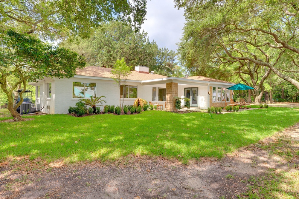 Chic Ocean Springs Vacation Rental Near Downtown! view 5