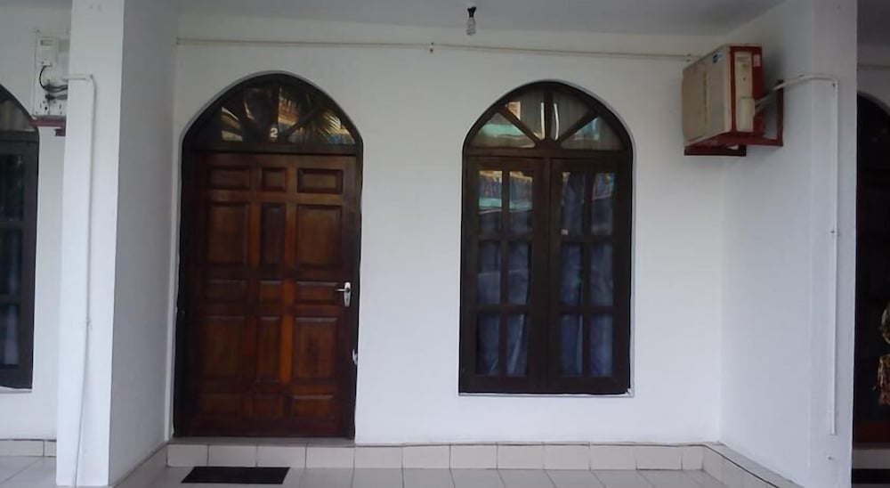 Deutsch Lanka Hotel & Restaurant