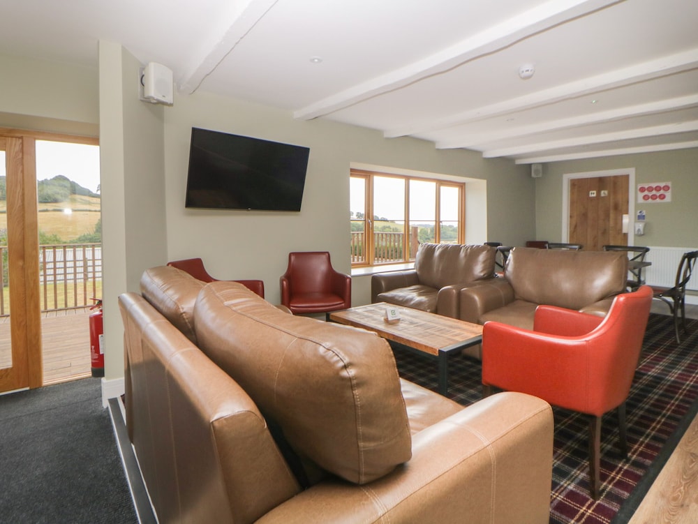 Harcombe House Bungalow 8