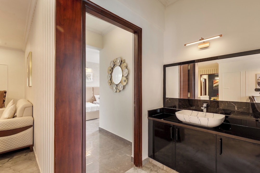 Amber Apartment 103 by Stayjade