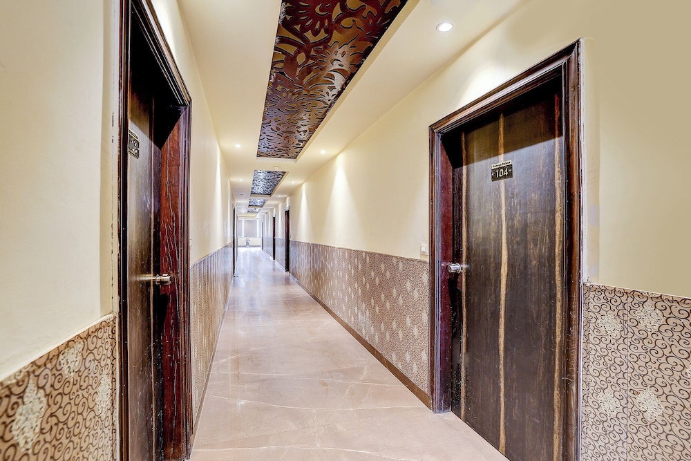 Fabhotel Ramaya Palace
