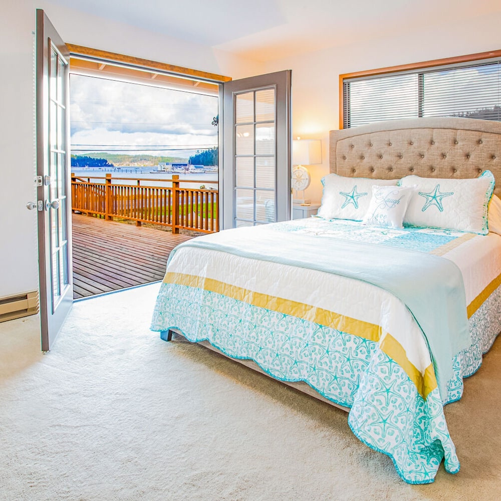 Cornet Bay Cottage in Oak Harbor