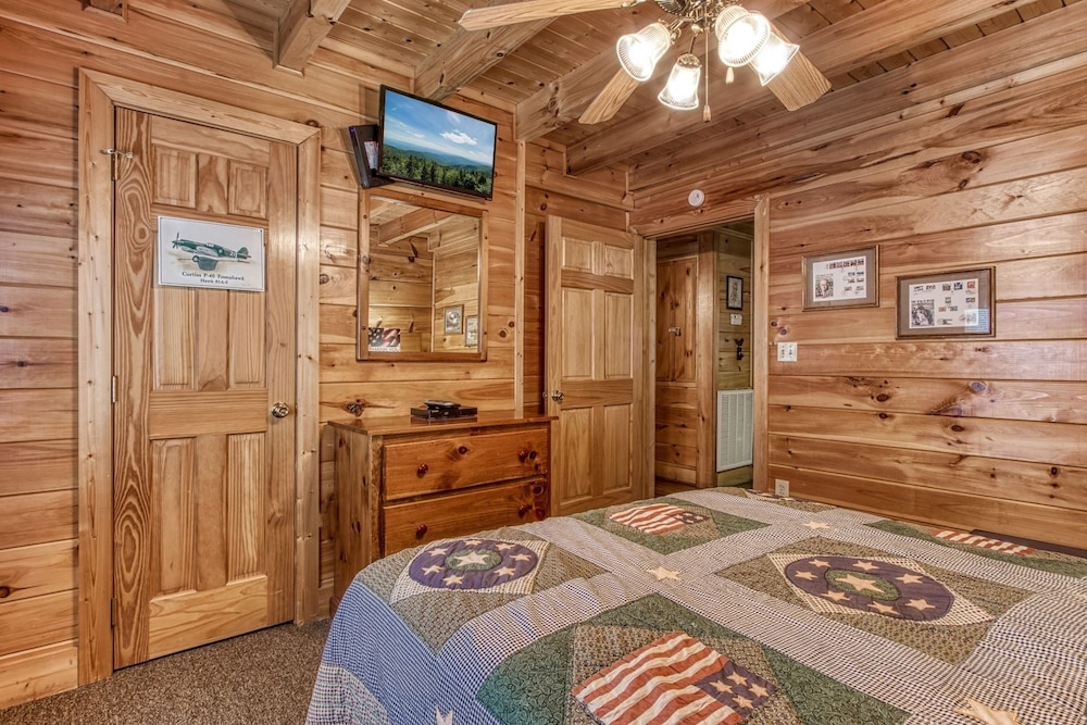 Er309- George's- Great Location- Close To Town 5 Bedroom Cabin by RedAwning view 3