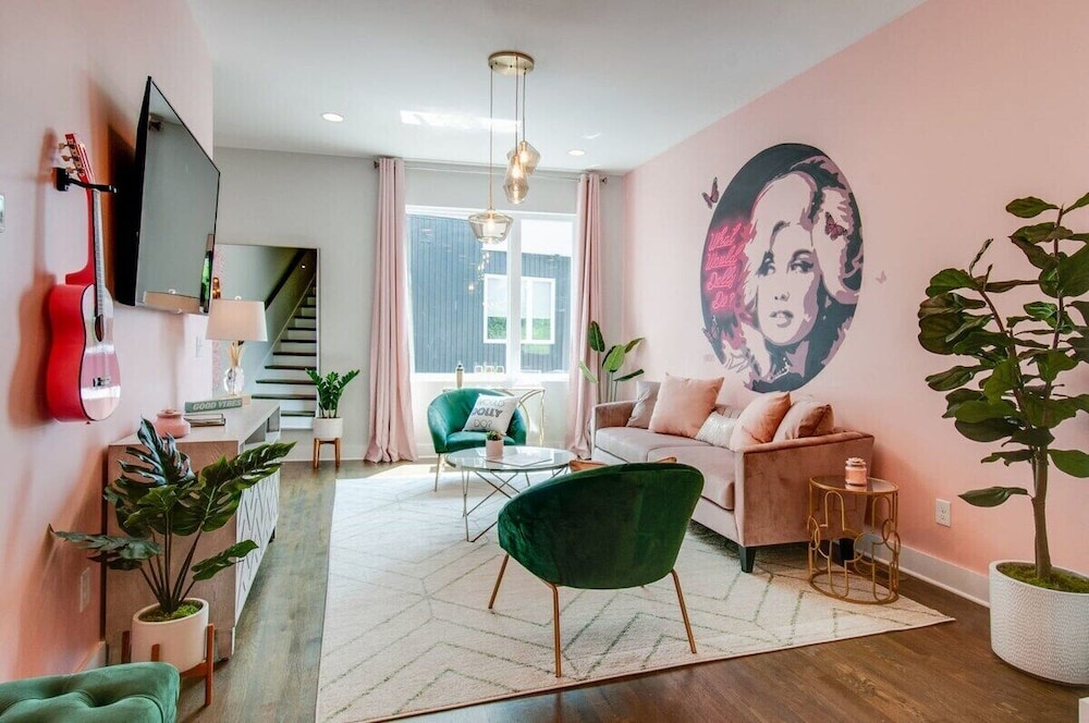 King Queen 2 Homes - 24 Beds City Views