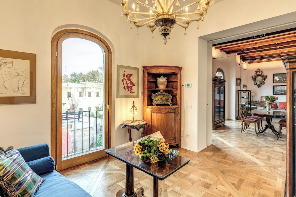 Trastevere Outstanding 4 Br Terraced Apartment