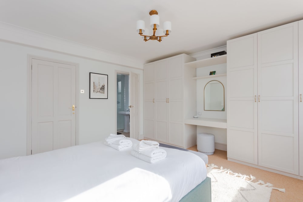 Newly Refurbished 4 Bedroom House in East London