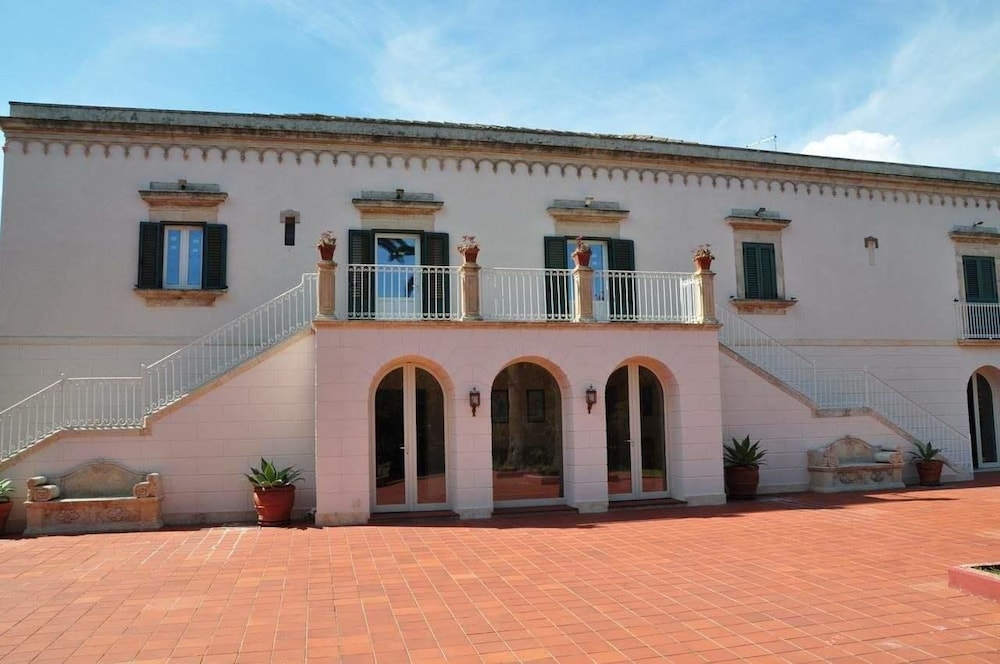 Hotel Resort Villa Isola 21 - Image 1