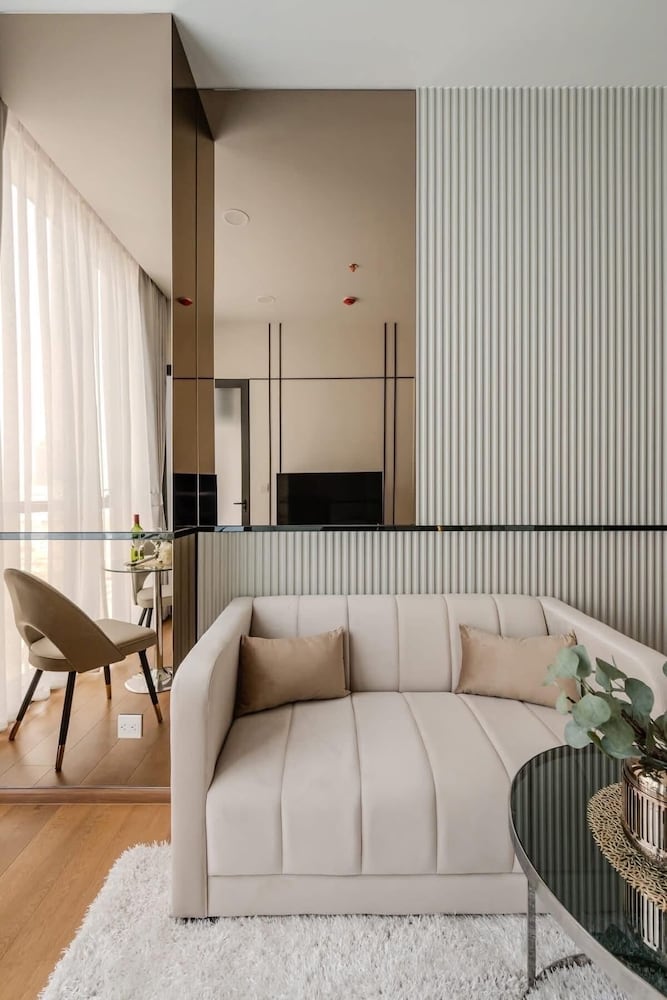 New City Condo in Central Bangkok ·