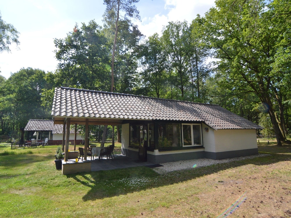 Completely Detached Bungalow in a Nature-filled Park by a Large fen view 4