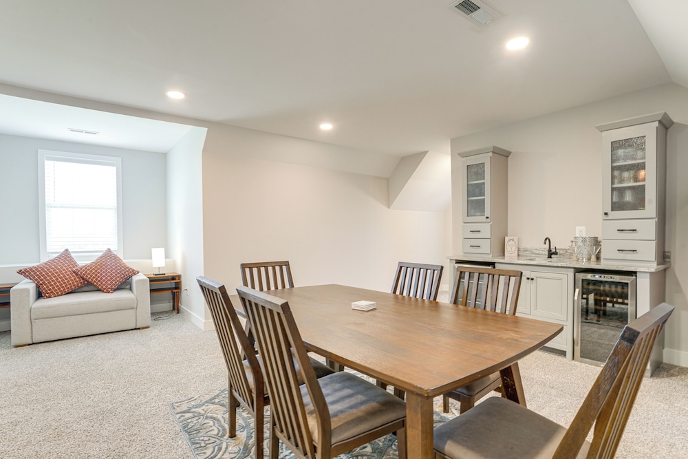 5 Mi to Lake Anna State Park: Modern Family Home!