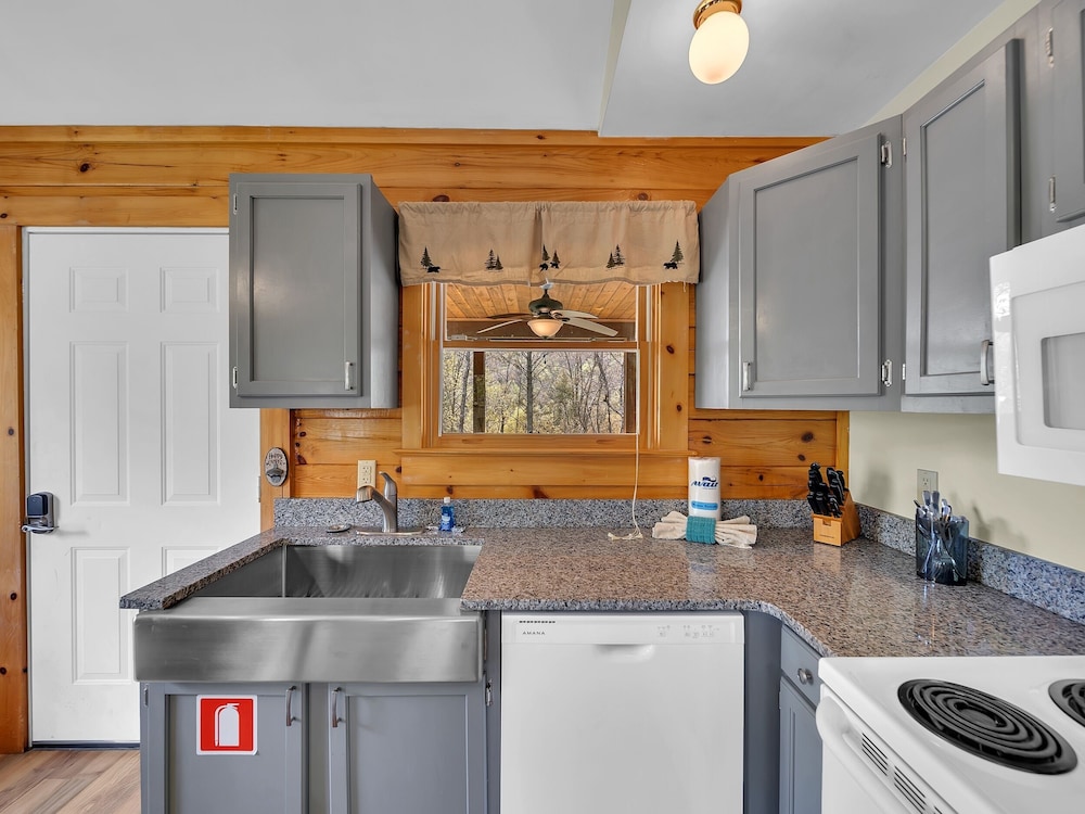 Greenbrier Woods 2 Bedroom Cabin