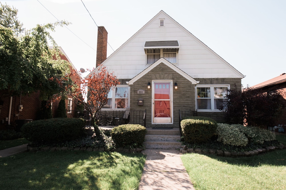 The Little Italy of Niagara Falls Bed & Breakfast