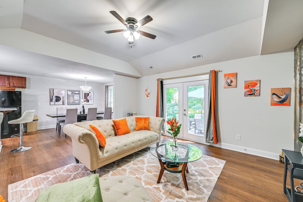 Easy Uptown Access: Charlotte Gem w/ Peaceful Yard
