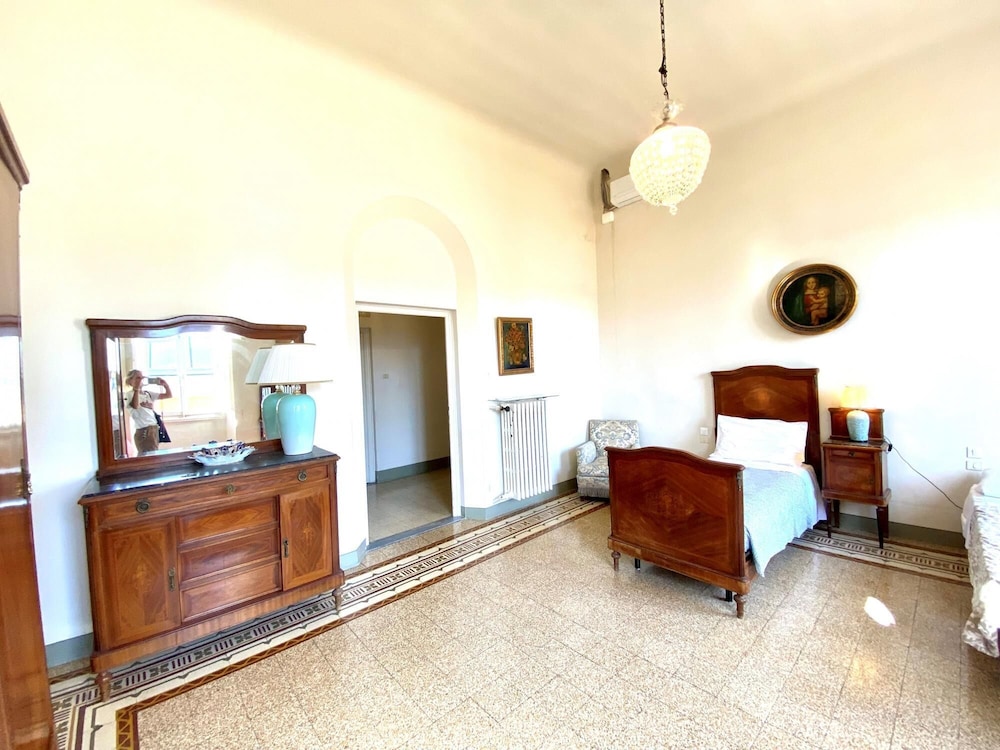 Laura 50 in Firenze With 6 Bedrooms and 3 Bathrooms